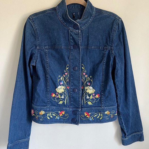 Floral embroidered denim jacket Medium in good condition - Picture 1 of 11